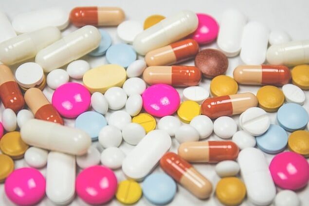 Diverse medicamente vă vor ajuta să scăpați de durerile de spate din zona omoplaților. 